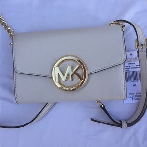 Michael Kors Crossbody Hudson Wallet